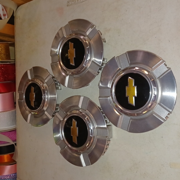 2013 Chevy Tahoe z71 wheel covers - Picture 1 of 6